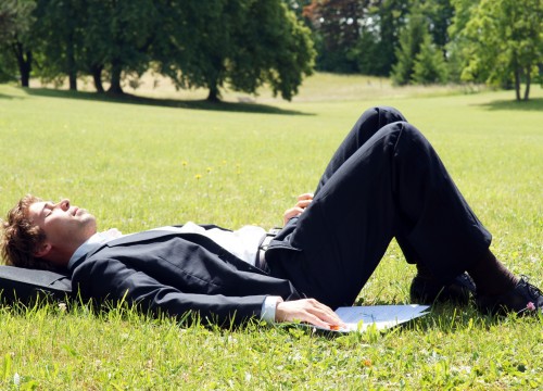 Geschäftsmann entspannt sich durch Stressprävention
